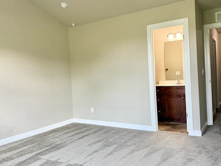 10541 Clubhouse Dr — Photo 17