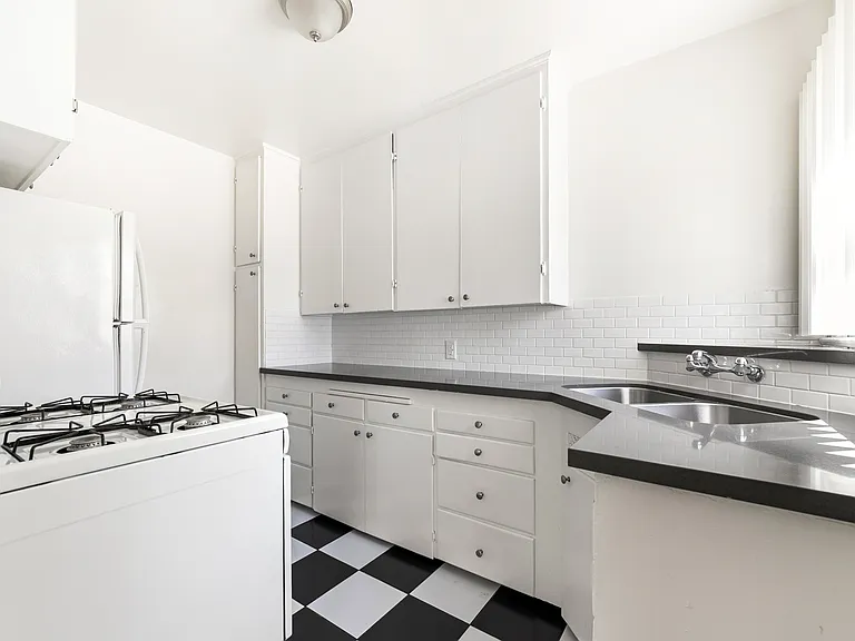 359 W Providencia Ave — Photo 10