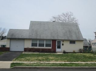 43 Ironwood Rd, Levittown, PA 19057