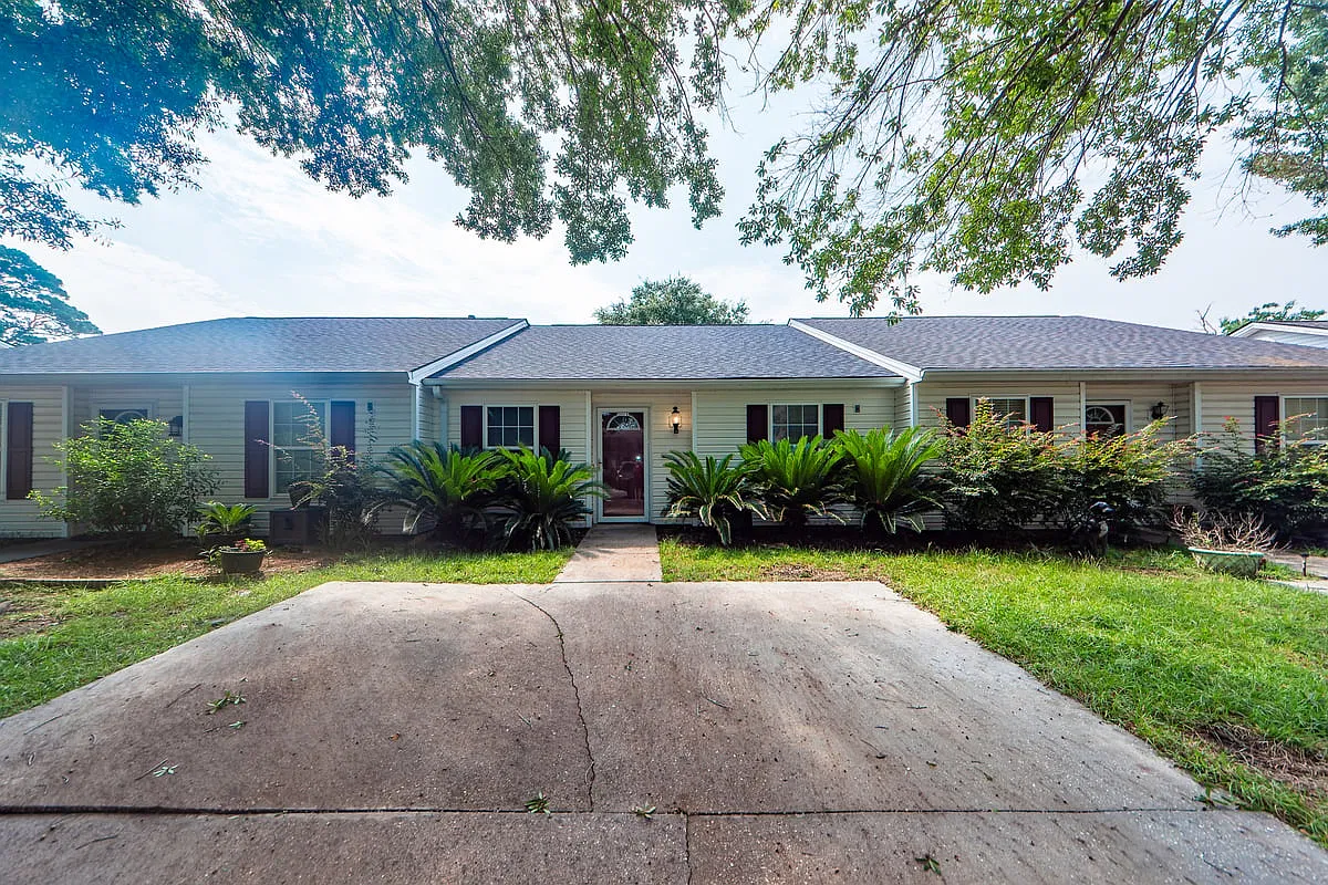1421 Amanda Park Lane — Photo 3