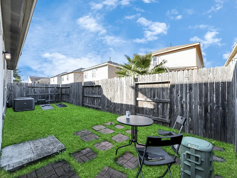 Garden Gate Ct — Photo 25