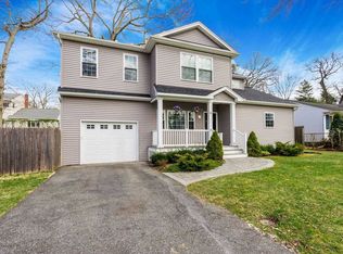 25 Leeds St, Huntington Station, NY 11746