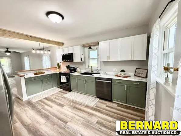 693 N 3rd St, Tecumseh, NE 68450