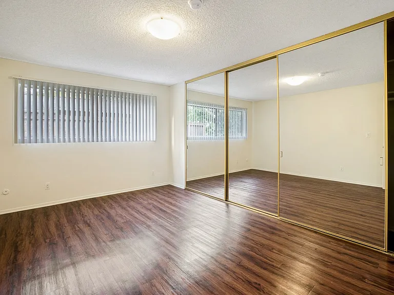 13157 Riverside Dr — Photo 36
