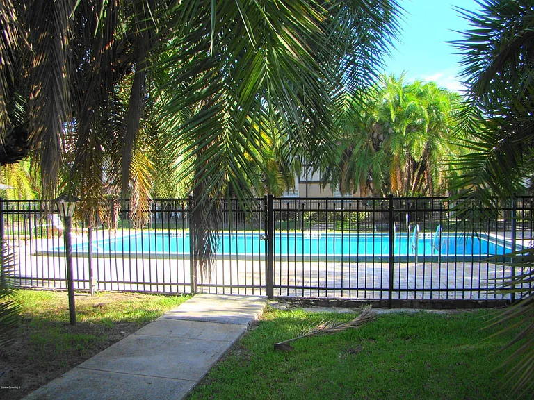 283 Ulster Ln — Photo 8