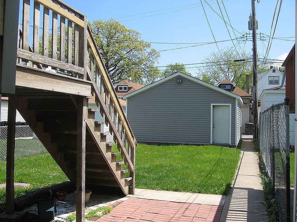 2nd image of 3625 N Richmond St