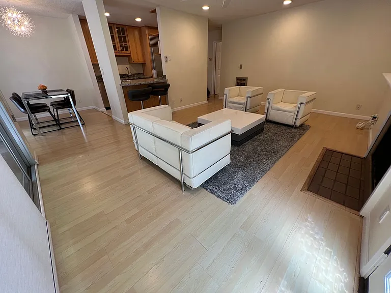 2700 Le Conte Ave #204 — Photo 2