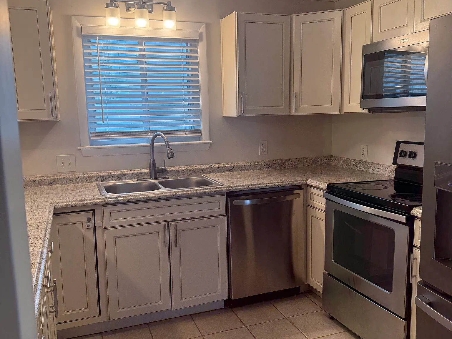 4 bed, 1687 sqft, $2,850 — Photo 3