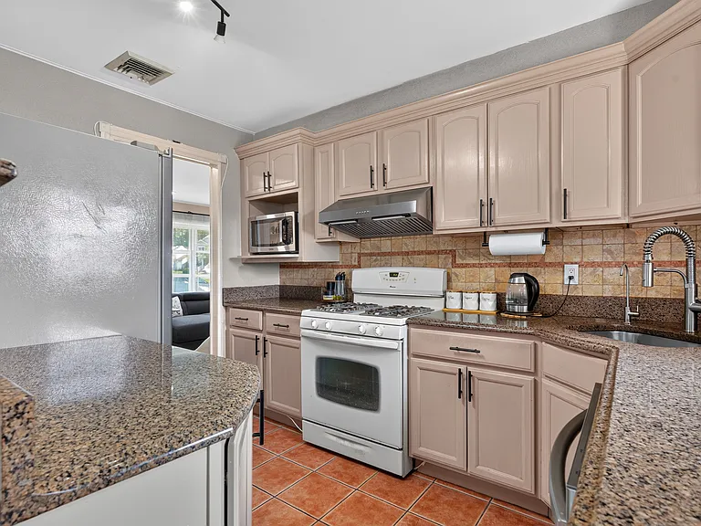 8 Coyles Ct — Photo 15