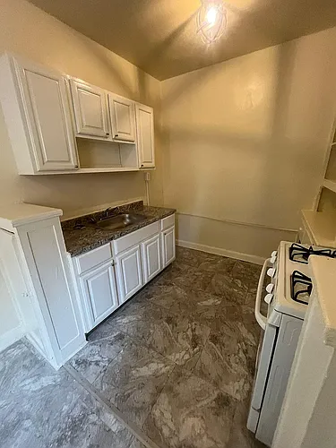 129 Schofield St Photo 1