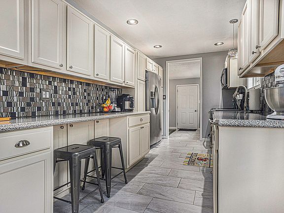 2nd image of 175 Manor Dr