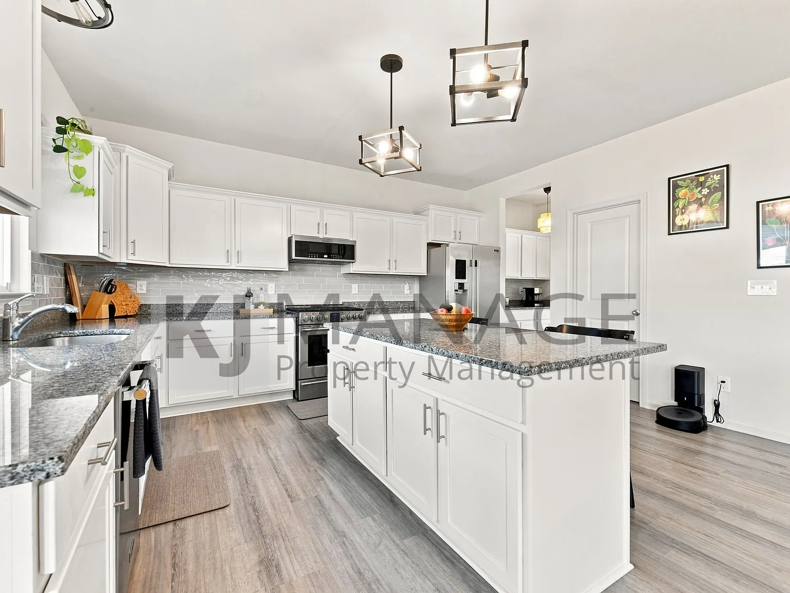 4 bed, 2805 sqft, $3,950 — Photo 3