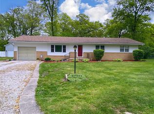 4 Hilltop Dr, Hillsboro, IL 62049