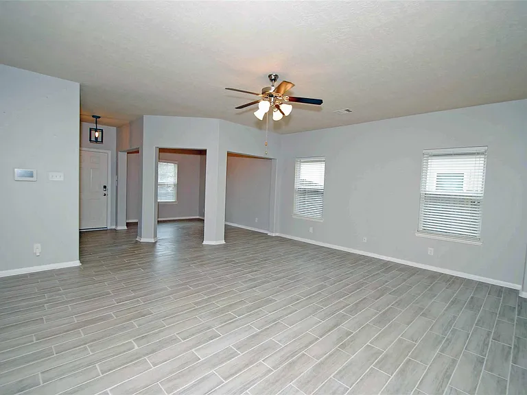 7019 Hazelnut Ln — Photo 5