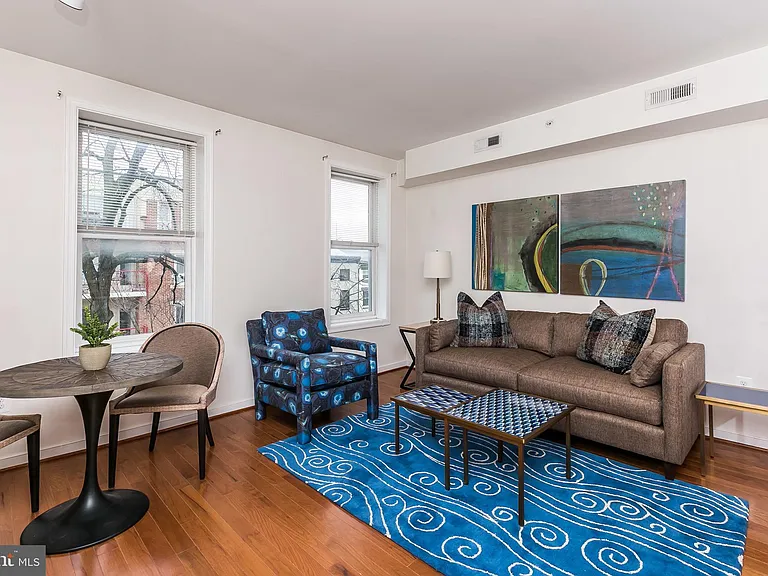 910 S Charles St #B — Photo 8