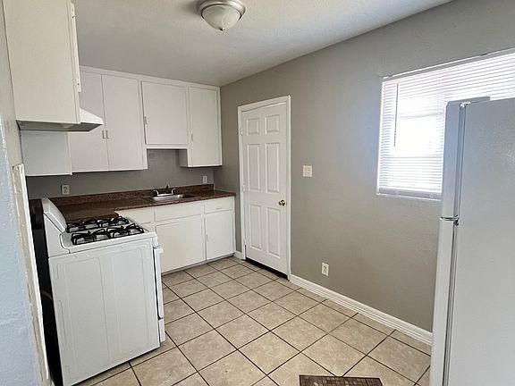 2nd image of 8330 Comet St