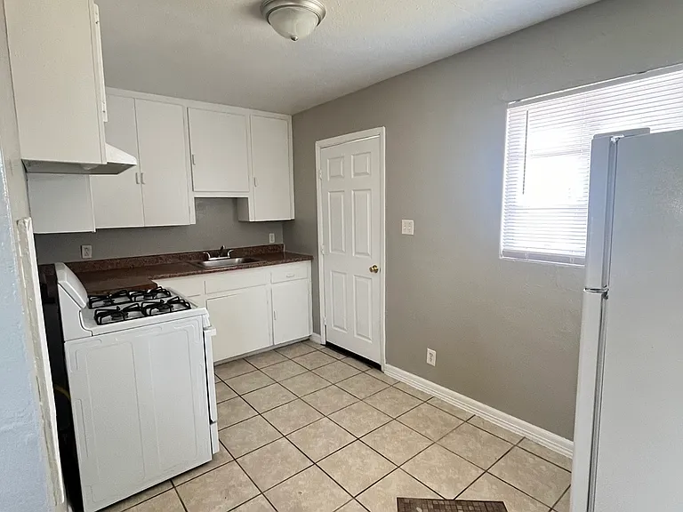 8330 Comet St — Photo 2