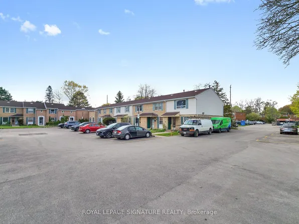 551 Steeles Ave W #43, Toronto, ON M2M 3Y1