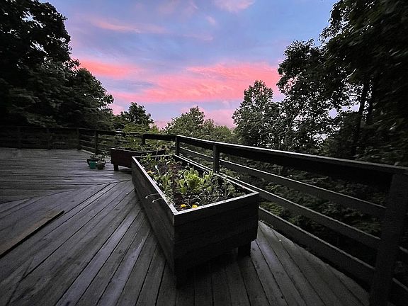 4th image of 572 Lakeview Vlg