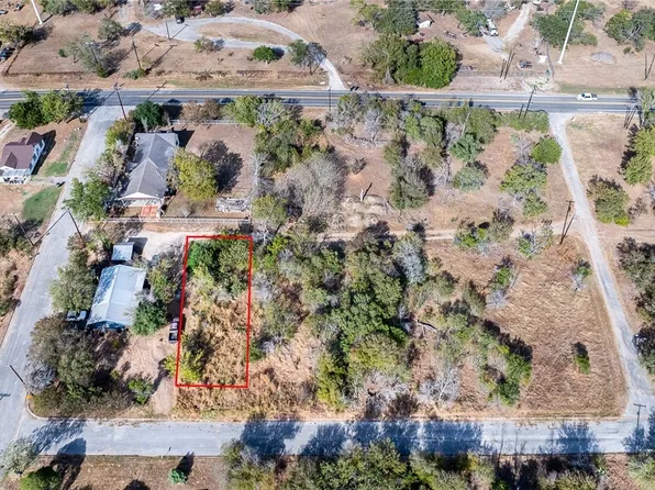 509 Port Arthur St, Luling, TX 78648