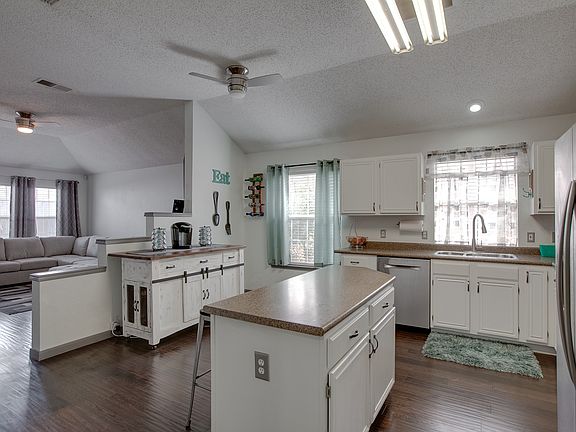 5th image of 1904 Torrey Pine Dr