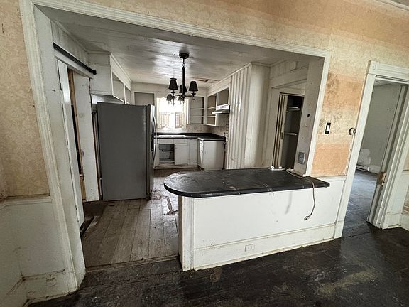 5th image of 309 Roxbury St