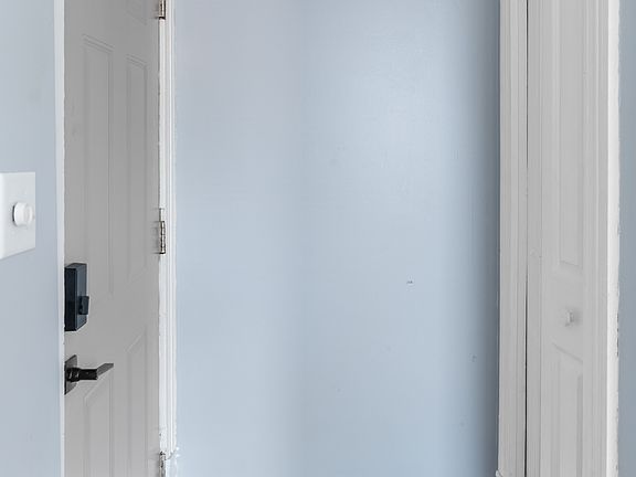 5th image of 500 W Saint Catherine St Unit 2A