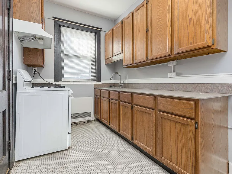 Cavalier Apartments — Photo 26
