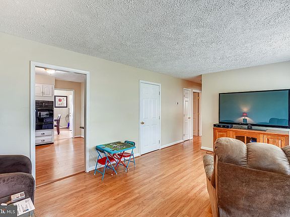 4th image of 1204 Leonard Dr