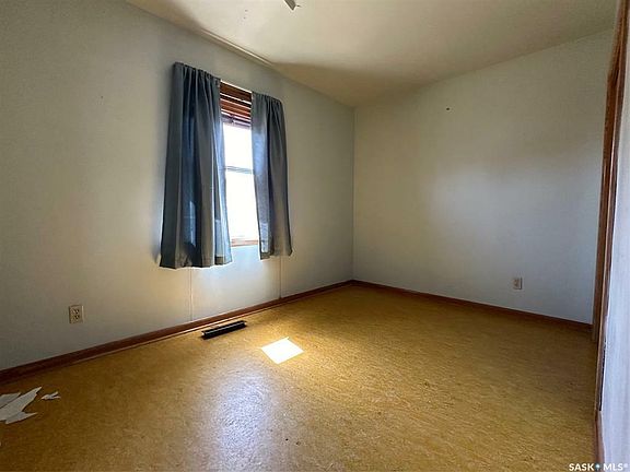 5th image of 1218 11th St E