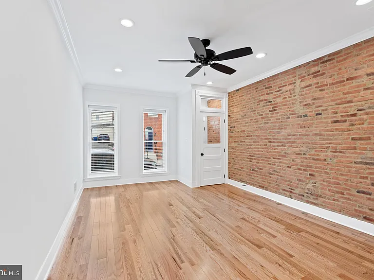 1434 Marshall St — Photo 6