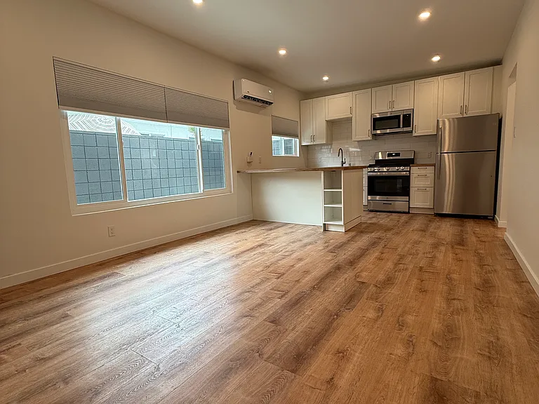 1509 N Hollywood Way #B — Photo 13
