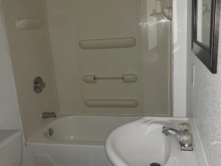 626 W Grove St #1 — Photo 1