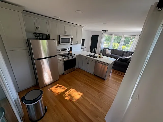 2 bed, 800 sqft, $2,400 — Photo 2
