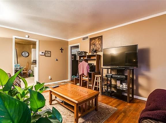 5th image of 6217 Woodbine Dr