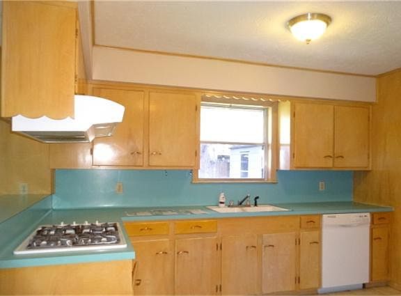 2nd image of 1110 Robert St