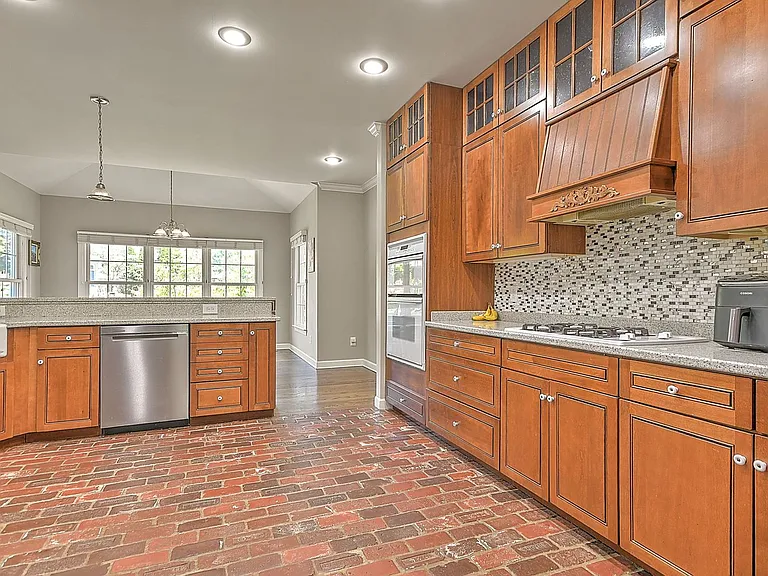 9 Wayland Ct — Photo 12