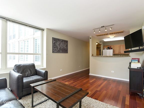 3rd image of 345 N La Salle Dr #1110