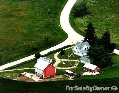 Acerage on 1.5 acers
						:
						With Barn, 2 sheds