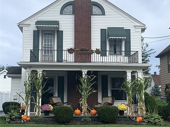 2nd image of 3823 Macklem Ave