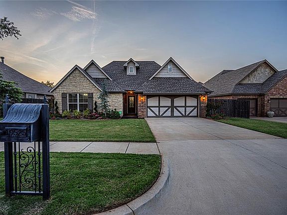 3rd image of 19525 Green Meadow Ln