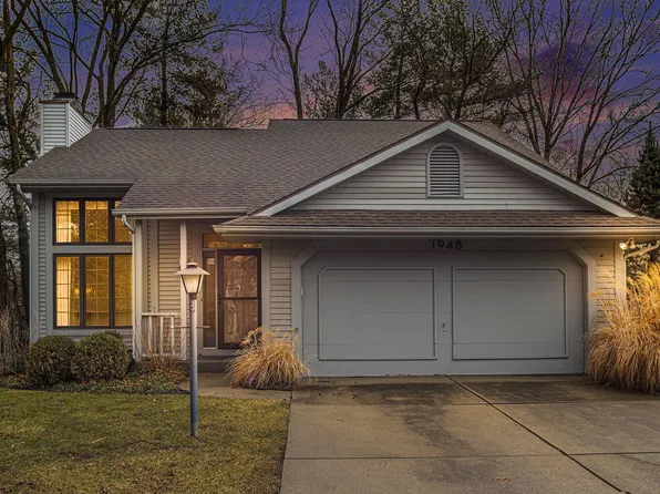 1948 Creekbank Ln, South Bend, IN 46635