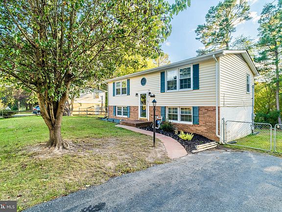 4th image of 21975 Stoney Brook Ct