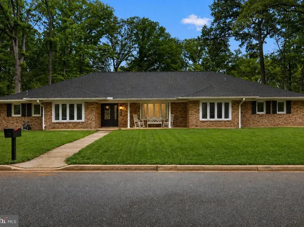 221 Emerald Hill Dr, Fort Washington, MD 20744