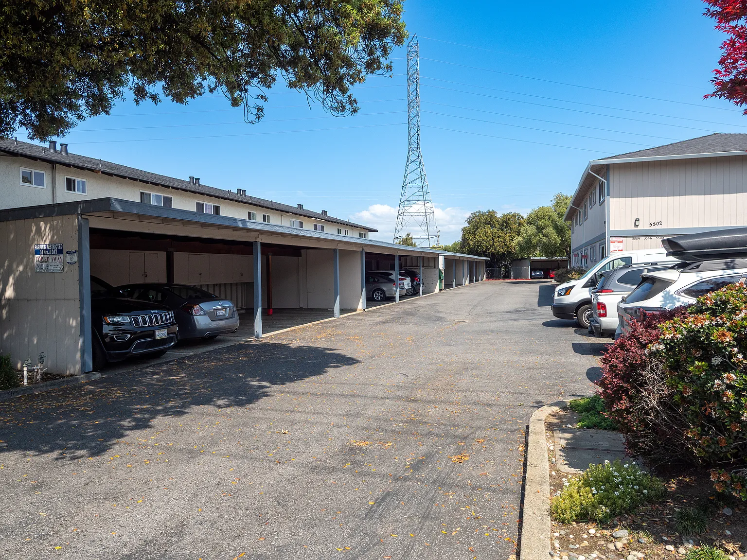 Holly Oaks Apartments — Photo 2