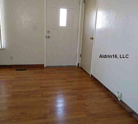 3rd image of 4923 W Odell Dr