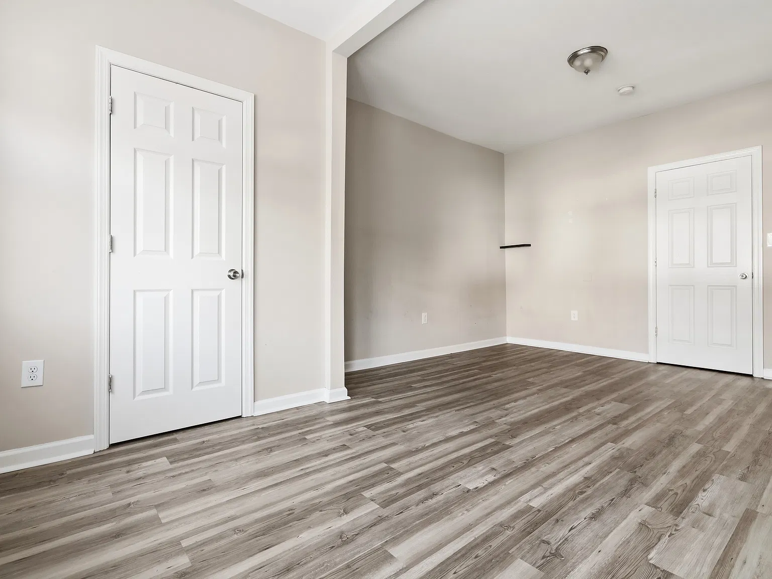 760 Grove St — Photo 2
