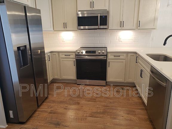 5th image of 215 McAuliffe St
