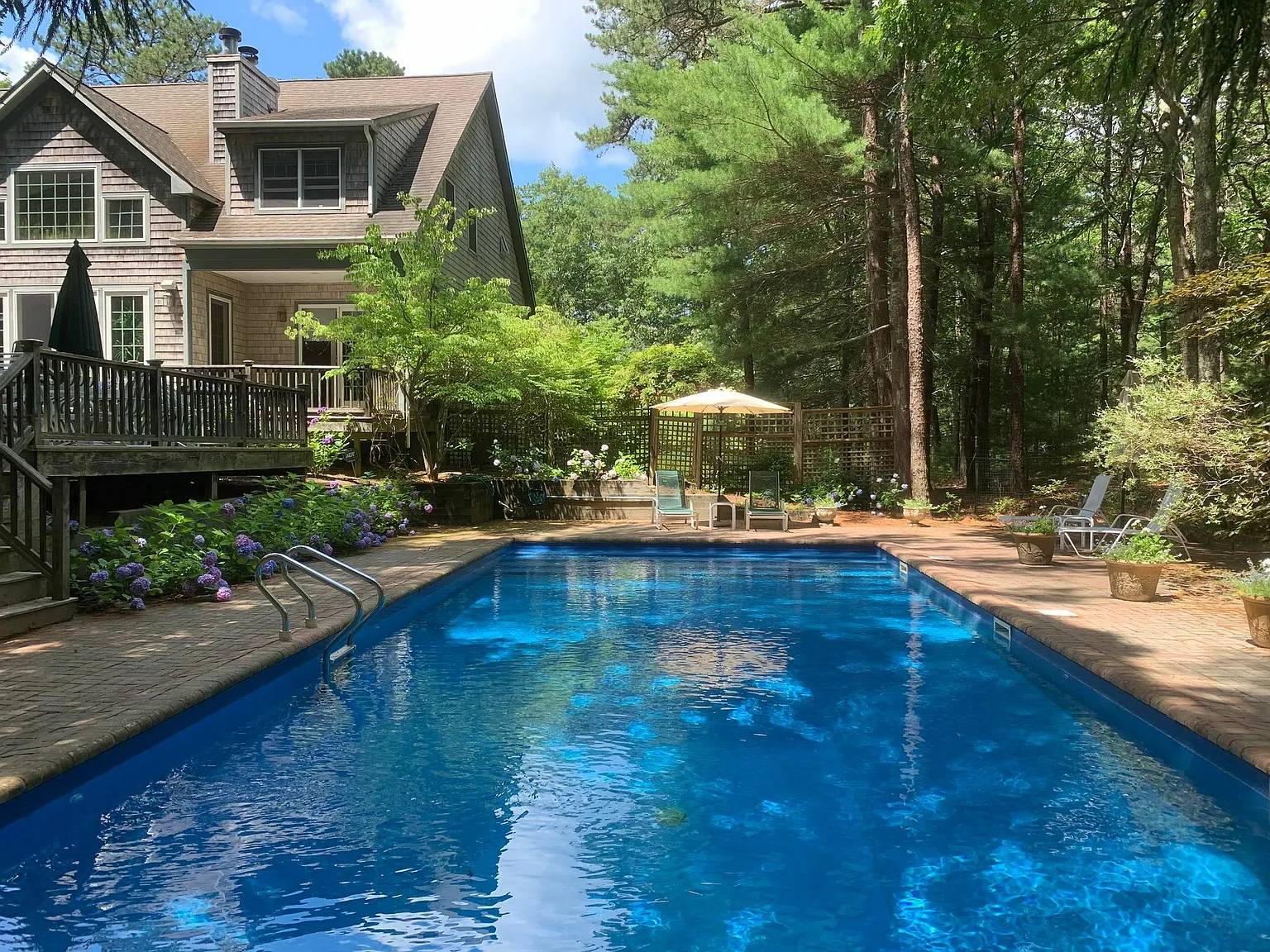 Spacious East Hampton Traditional in Private Setting — Photo 1