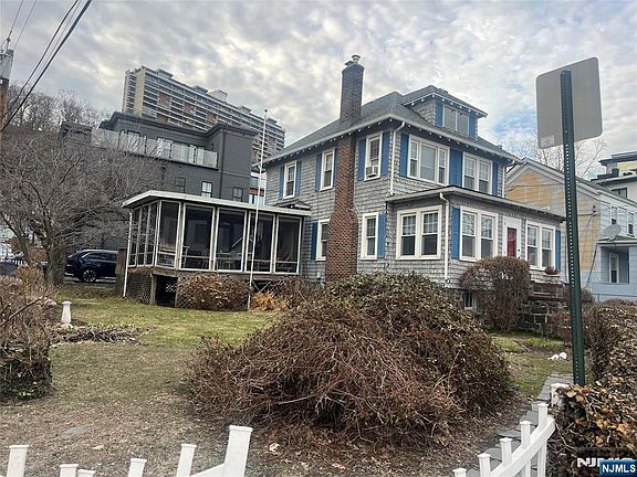 4th image of 1332 River Rd